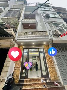 BÁN NHÀ MẶT PHỐ KIM MÃ _ THANG MÁY _ 3 Ô TÔ ĐỖ CỬA _ NHỈNH 10 TỶ